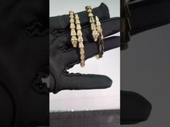 Serpenti Viper Ein-Spule 18 kt Gelbgold-Armband mit Pavé-Diamanten auf Kopf und Schwanz