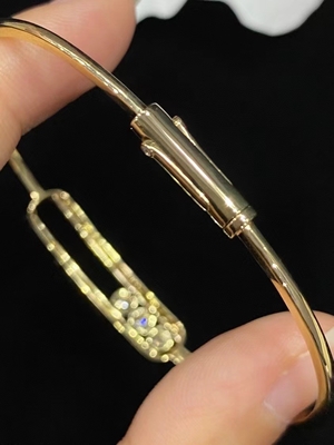 Sparkling Round Cut 18K Gold Diamond Bracelet With High Polish Finish Dazzling