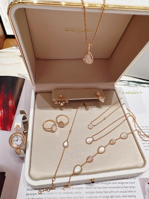 Elegant Personalized 18K Gold Jewelry Custom Design Durability Craftsmanship for Your Luxury Needs