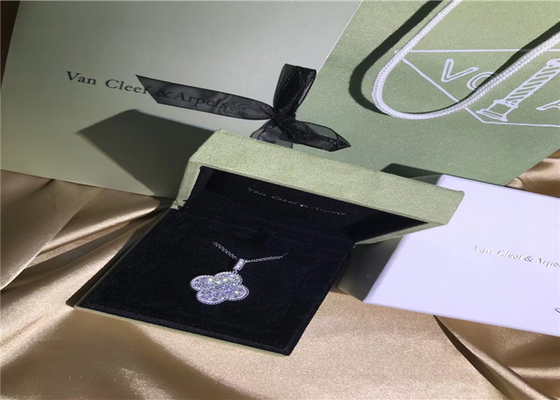 Customized 18K Gold Diamond Jewelry with D E F Color and VS1 Clarity Design