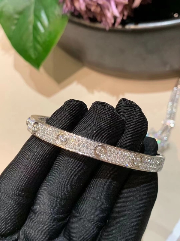 Luxury Cartier Full Diamond Love Bracelet HK Setting For Anniversary Engagement Gift