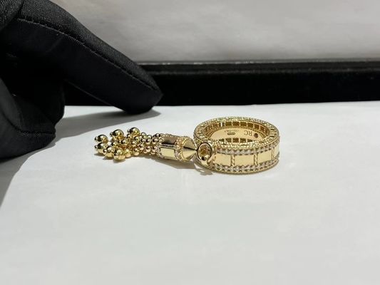 Exklusiver, maßgefertigter Schmuck mit Natursteinen und personalisiertem Design für Luxusmodemarken