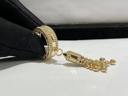 Maßgeschneiderter Schmuck mit vielseitigen Designoptionen, zugeschnitten auf die Spezifikationen des Kunden unter Verwendung ethisch einwandfreier Edelsteine