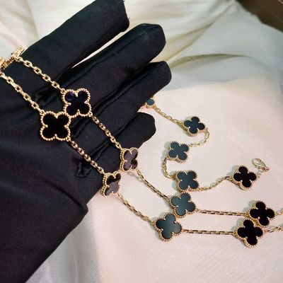Handgefertigter HK-Setting-Schmuck, der die Diamanten-Schönheit mit sicheren Krappenfassungen hervorhebt